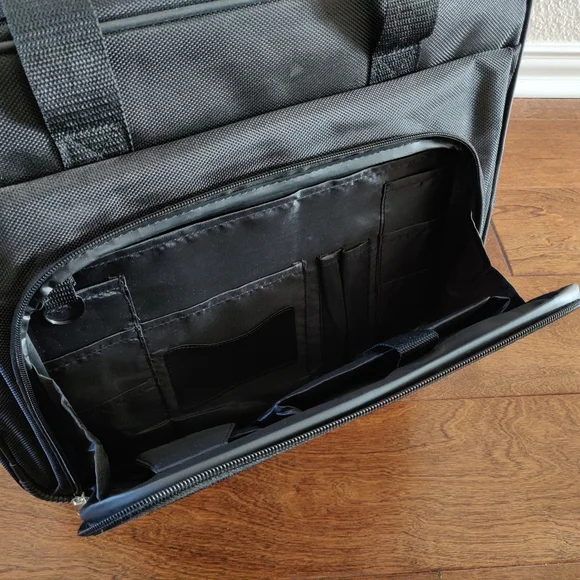 Carry on laptop luggage